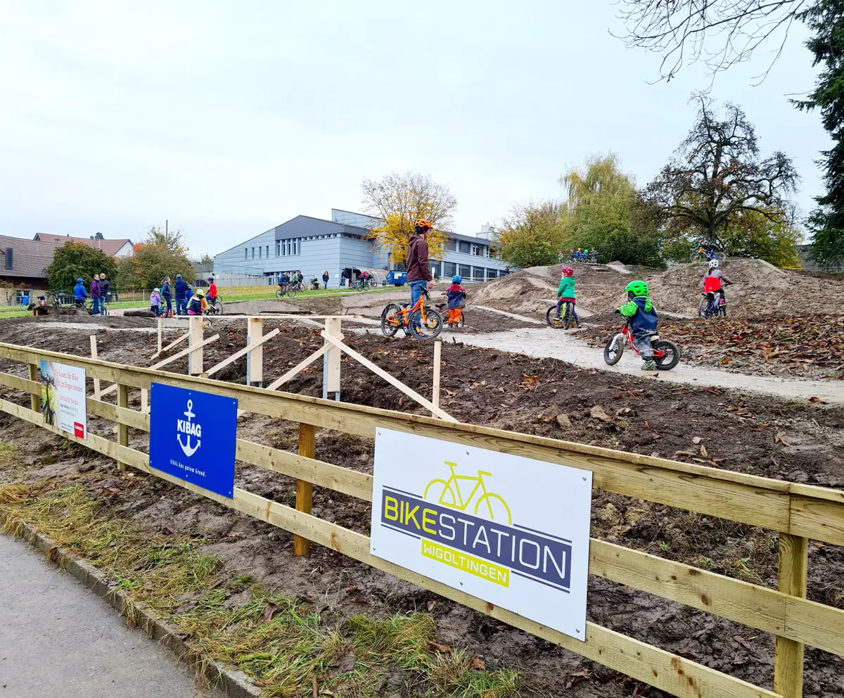 Bike-Station-Banner an einem Velo-Event